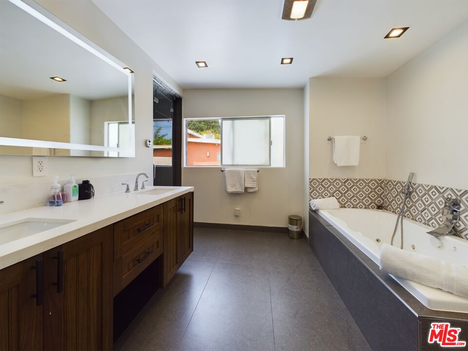 10650 Putney Road Los Angeles, CA 90064 - Photo 10 of 11