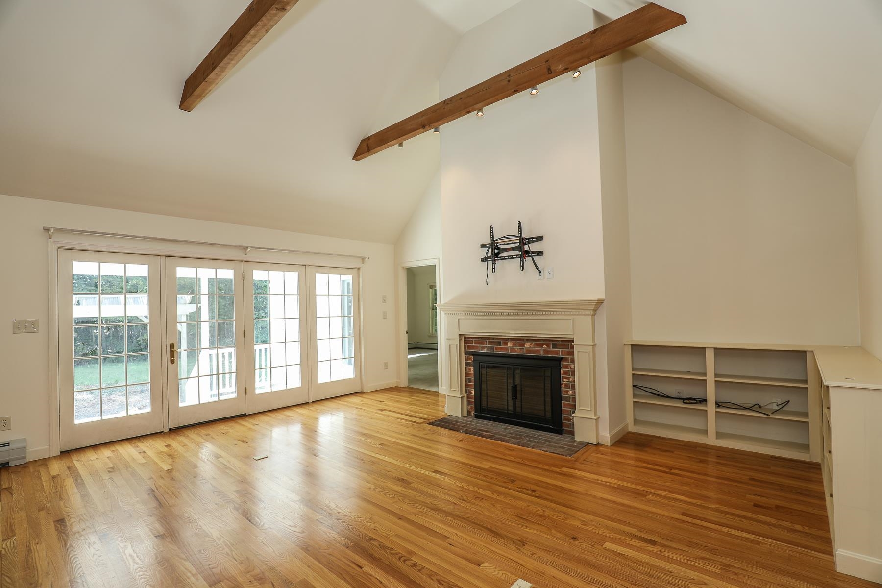 261 North Pond Road Chester, NH 03036 - Photo 5 of 40 Gallery Image 5