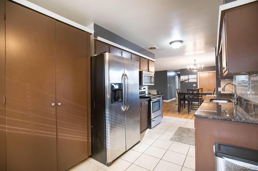 32315 Middlebelt Road Farmington Hills, MI 48334 - Photo 10 of 24