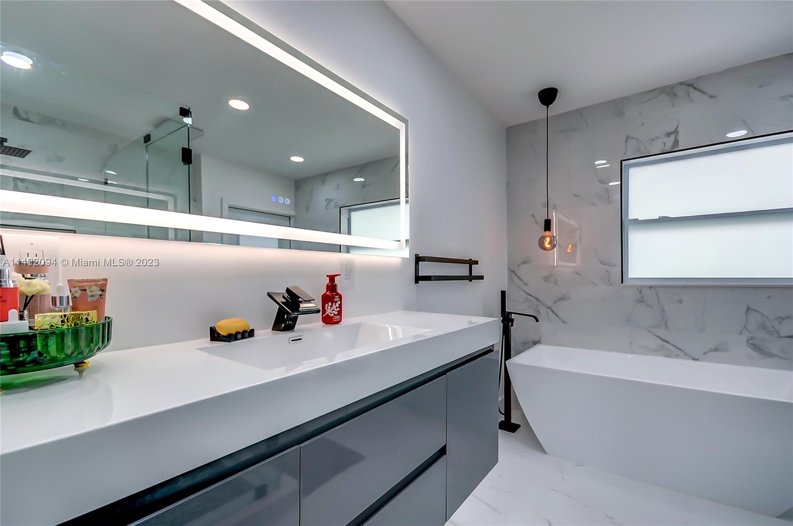 4260 Southwest 99th Avenue Miami, FL 33165 - Photo 15 of 36 a bathroom with a sink and a bathtub