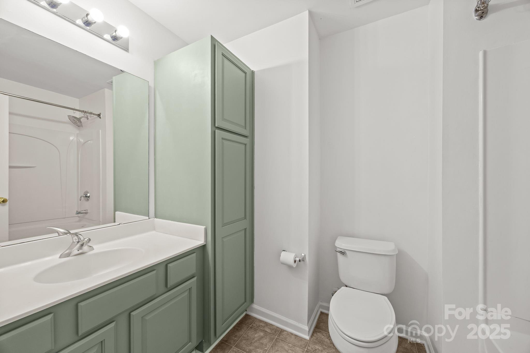 218 Tail Race Lane Fort Mill, SC 29715 - Photo 22 of 42 a bathroom with a toilet a sink and mirror