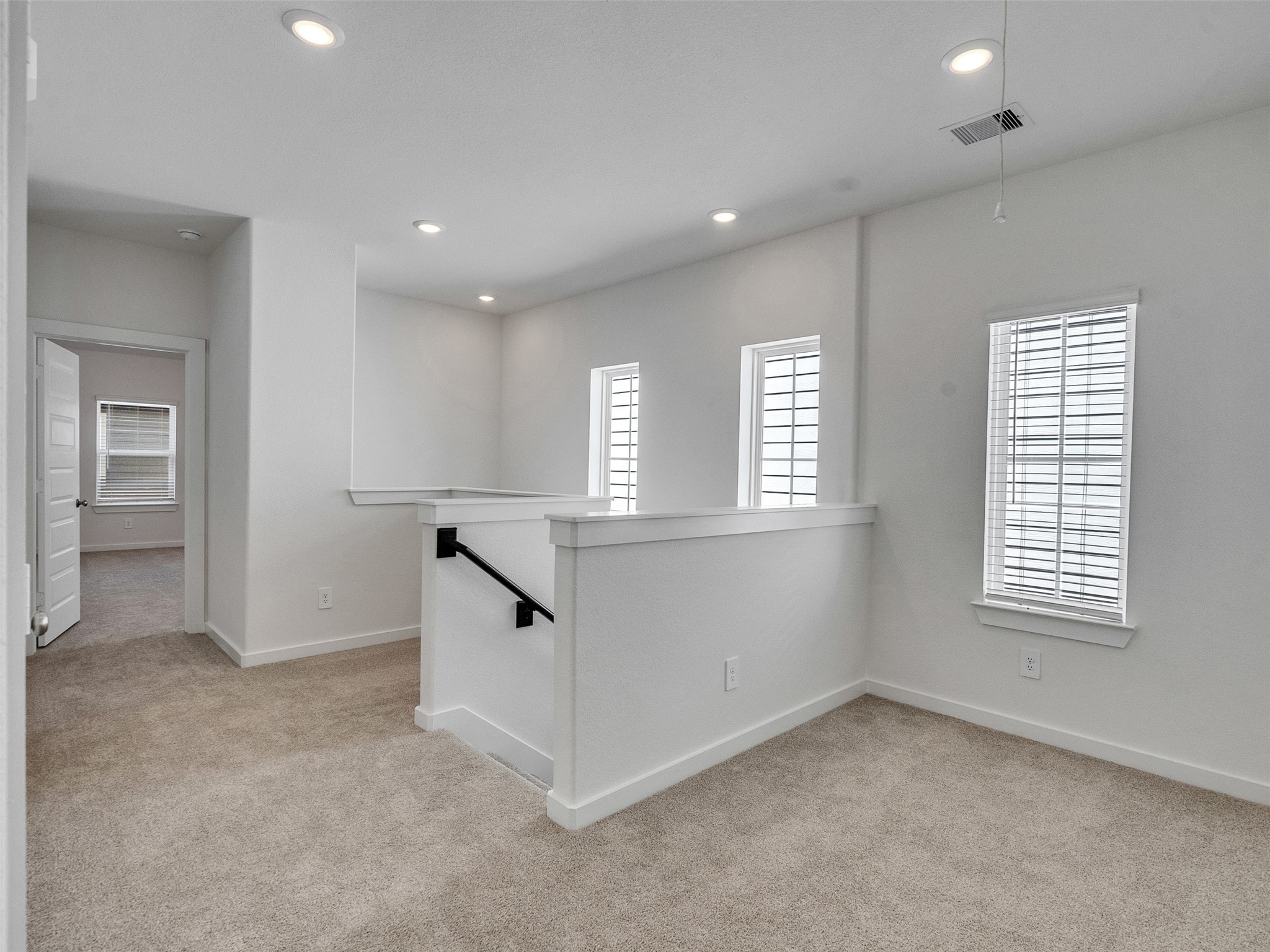 4113 Fig Grv Street Houston, TX 77080 - Photo 10 of 21 a view of an empty room with a window