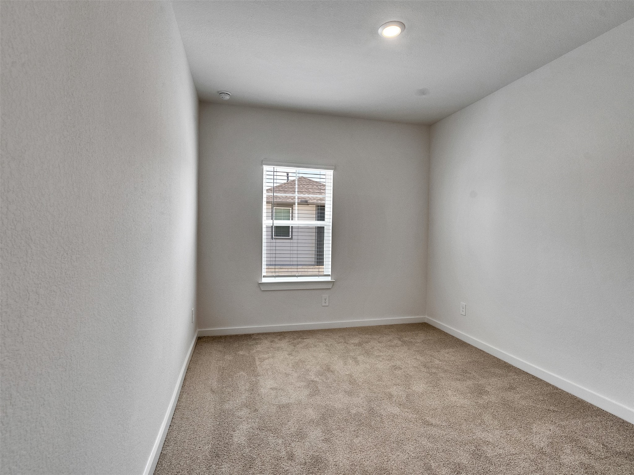 4113 Fig Grv Street Houston, TX 77080 - Photo 11 of 21 an empty room with a window