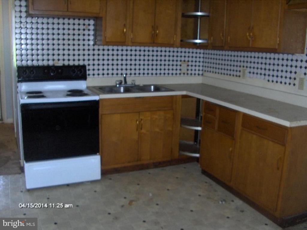 771 Hopeland Road Lititz, PA 17543 - Photo 3 of 9