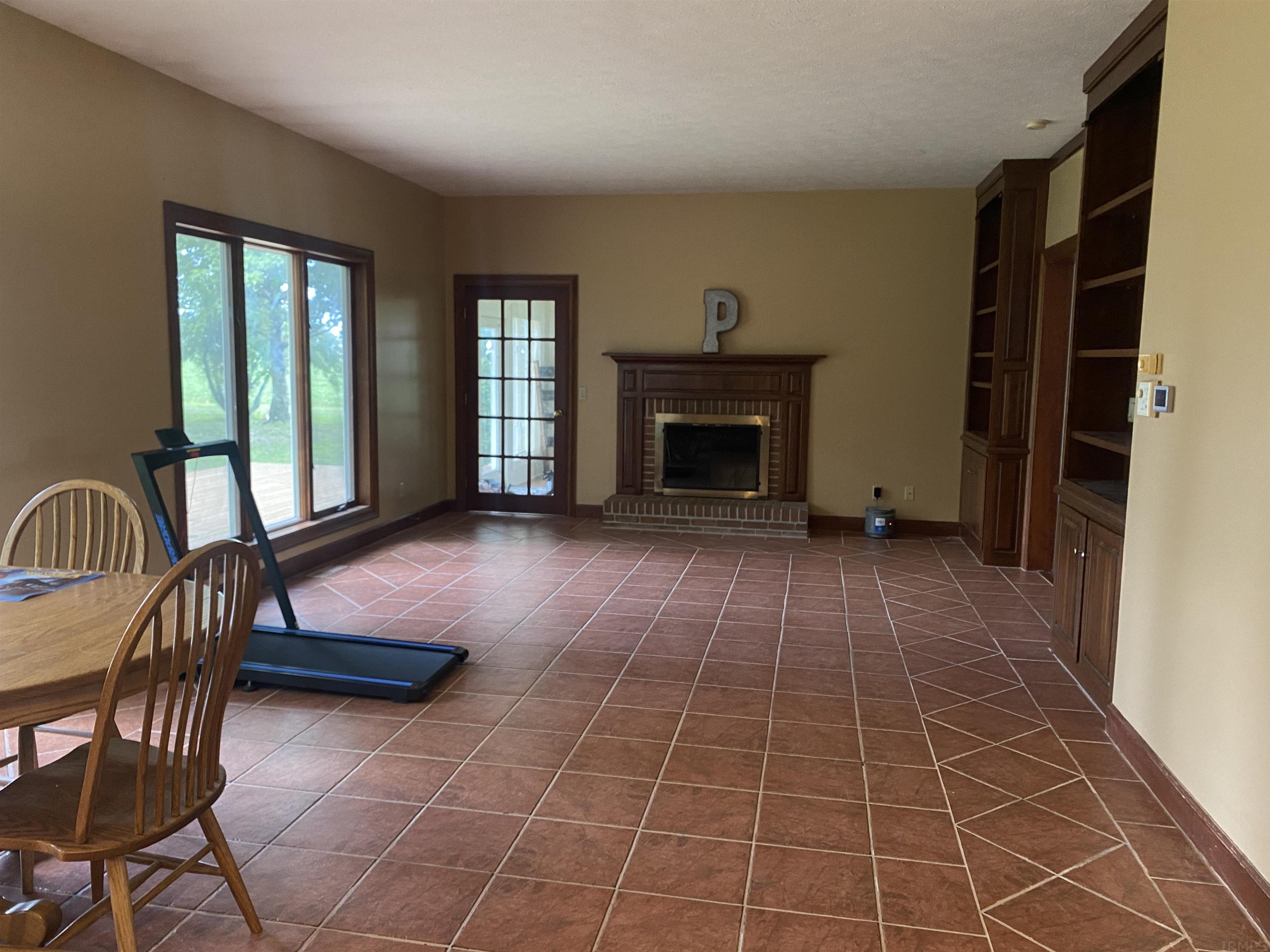 994 South Prairiewood Drive Rochester, IN 46975 - Photo 3 of 34 Gallery Image 3