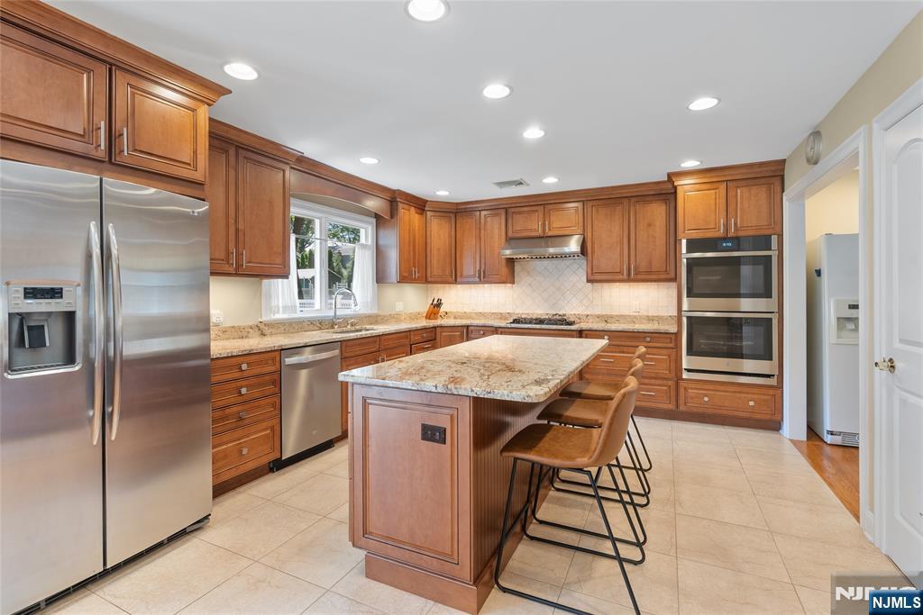 28 Demarest Road Paramus, NJ 07652 - Photo 10 of 32