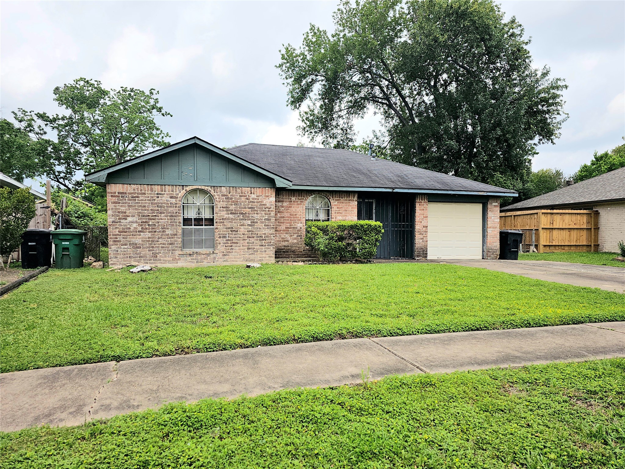 5131 Beechaven Street Houston, TX 77053 - Photo 2 of 14 3 Bedrooms; 2 Full Bathrooms; 1 Attached Garage