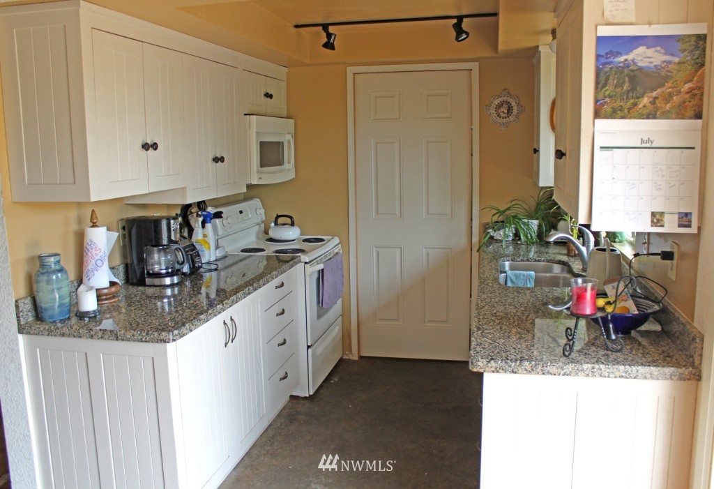 513 Cypress Road Bellingham, WA 98225 - Photo 2 of 7