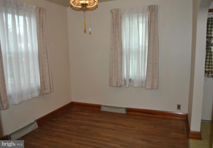 3709 North Point Road Baltimore, MD 21222 - Photo 5 of 19 Dining Room