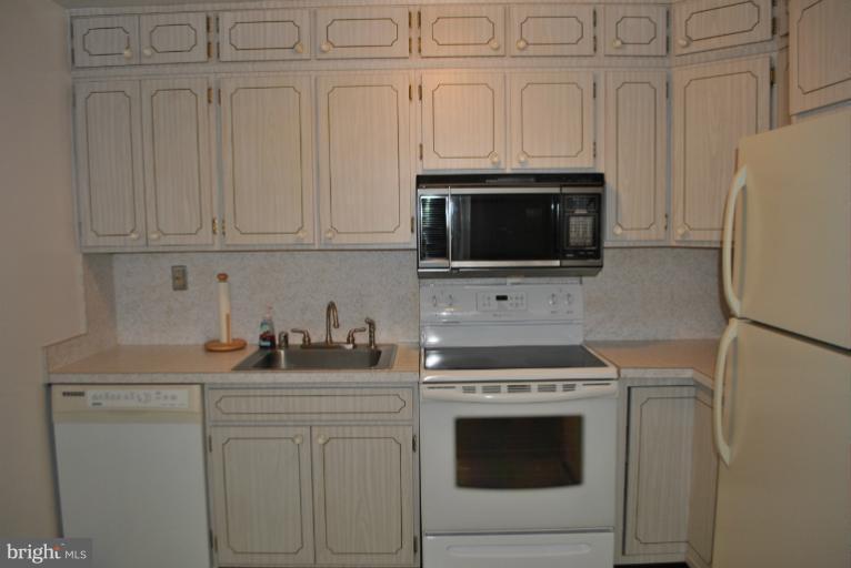 3709 North Point Road Baltimore, MD 21222 - Photo 7 of 19 Kitchen