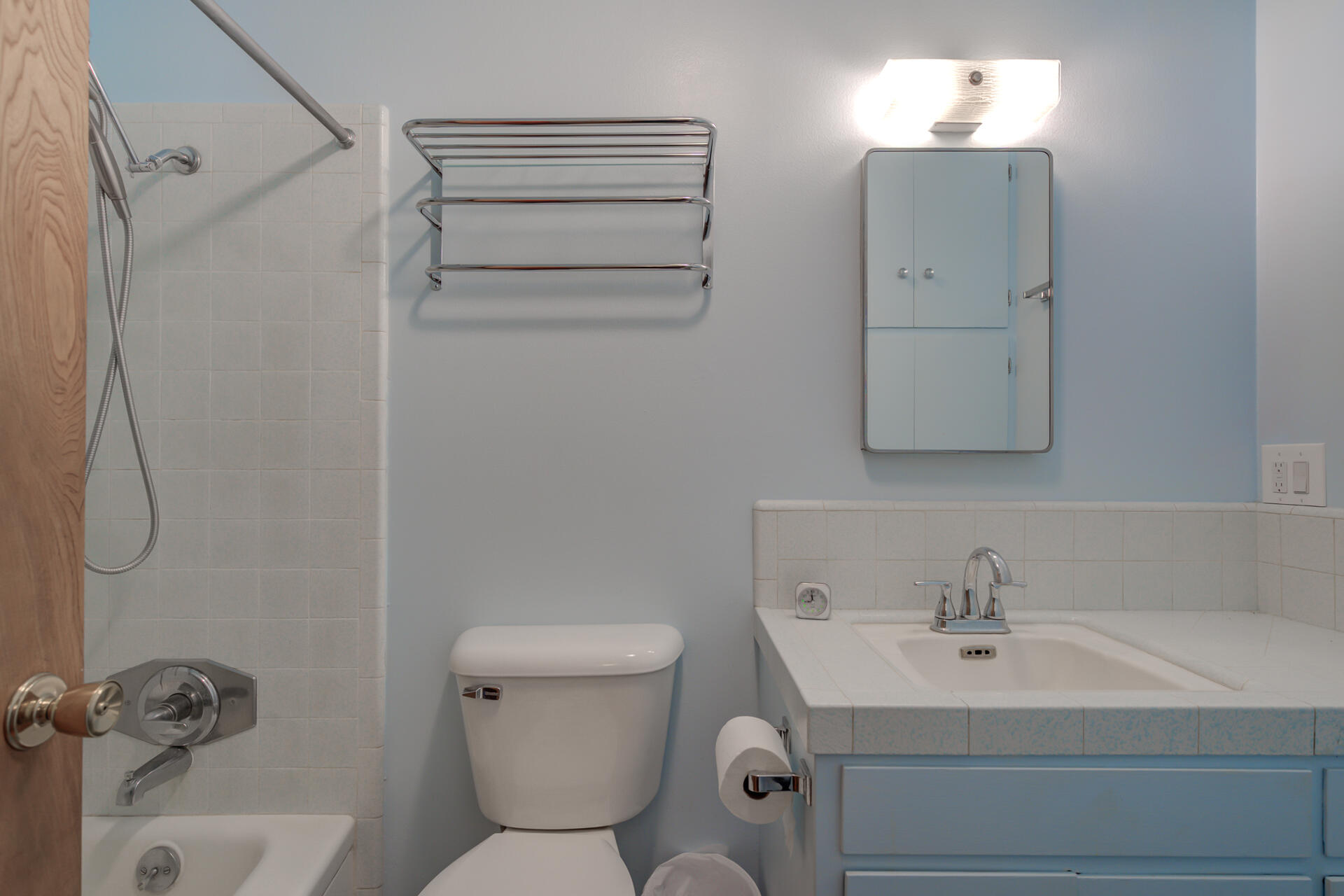 3250 Rupert Road Anderson, CA 96007 - Photo 36 of 39 2nd bathroom
