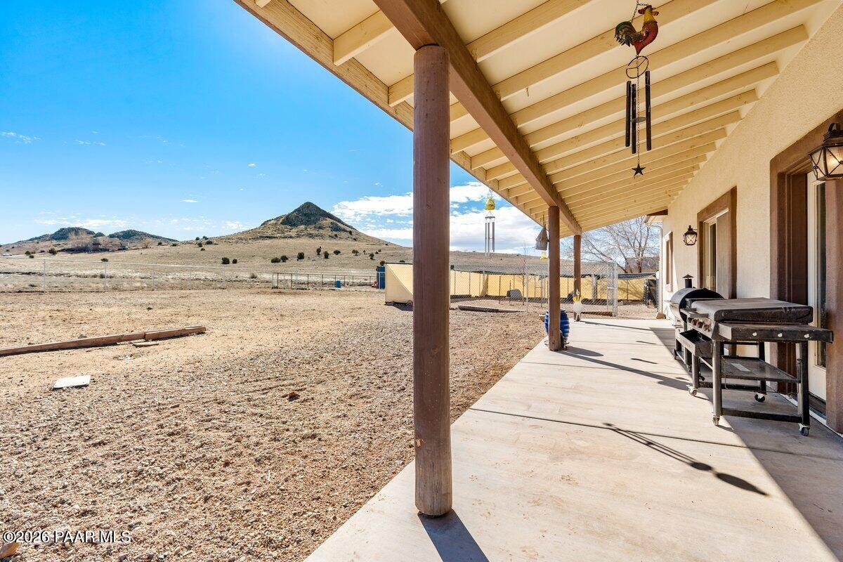5757 East Longhorn Road Chino Valley, AZ 86323 - Photo 21 of 34 a view of a room with a ocean view