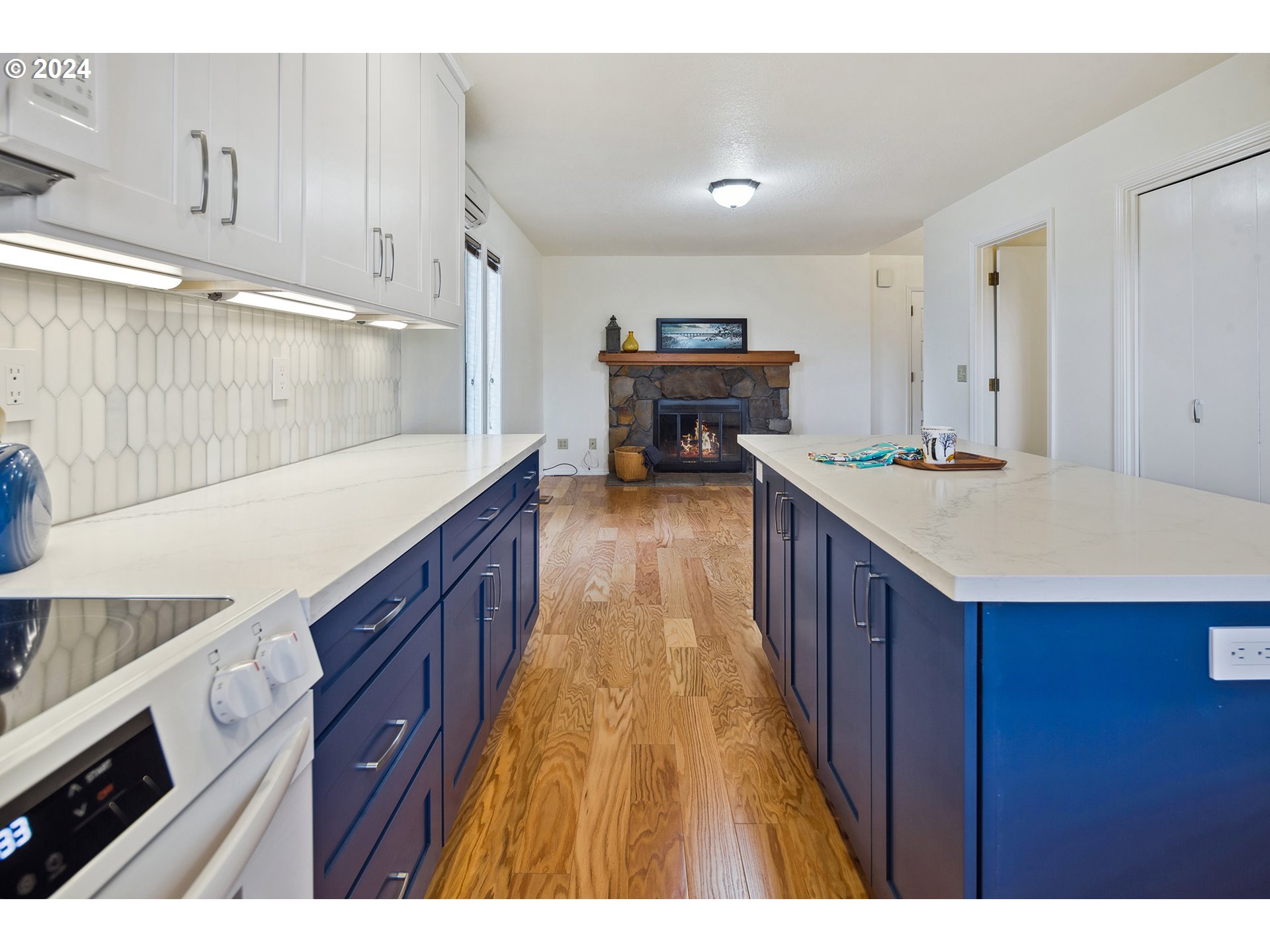 4243 Southwest Stephenson Street Portland, OR 97219 - Photo 21 of 48