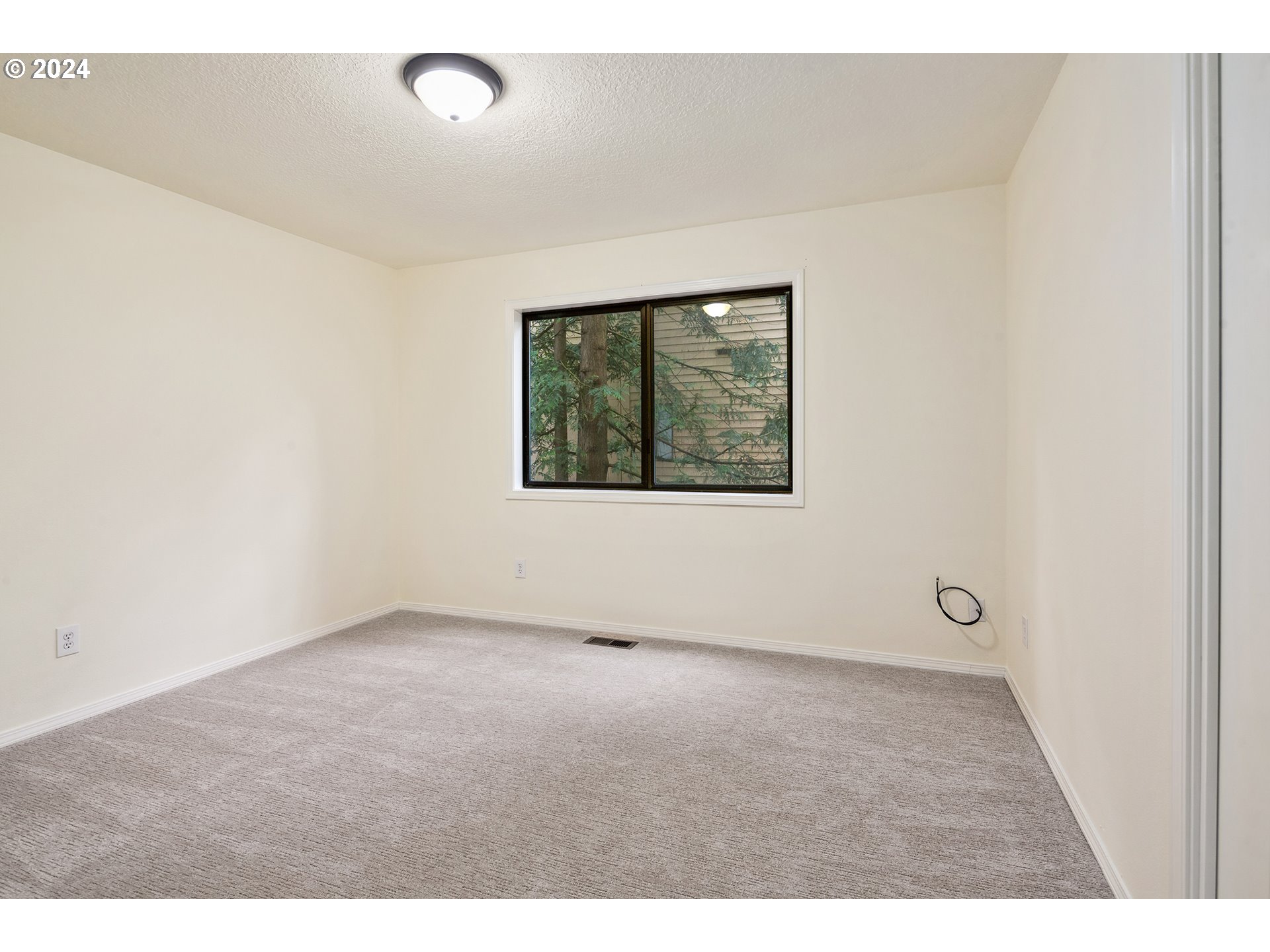 4243 Southwest Stephenson Street Portland, OR 97219 - Photo 31 of 48 an empty room with a window