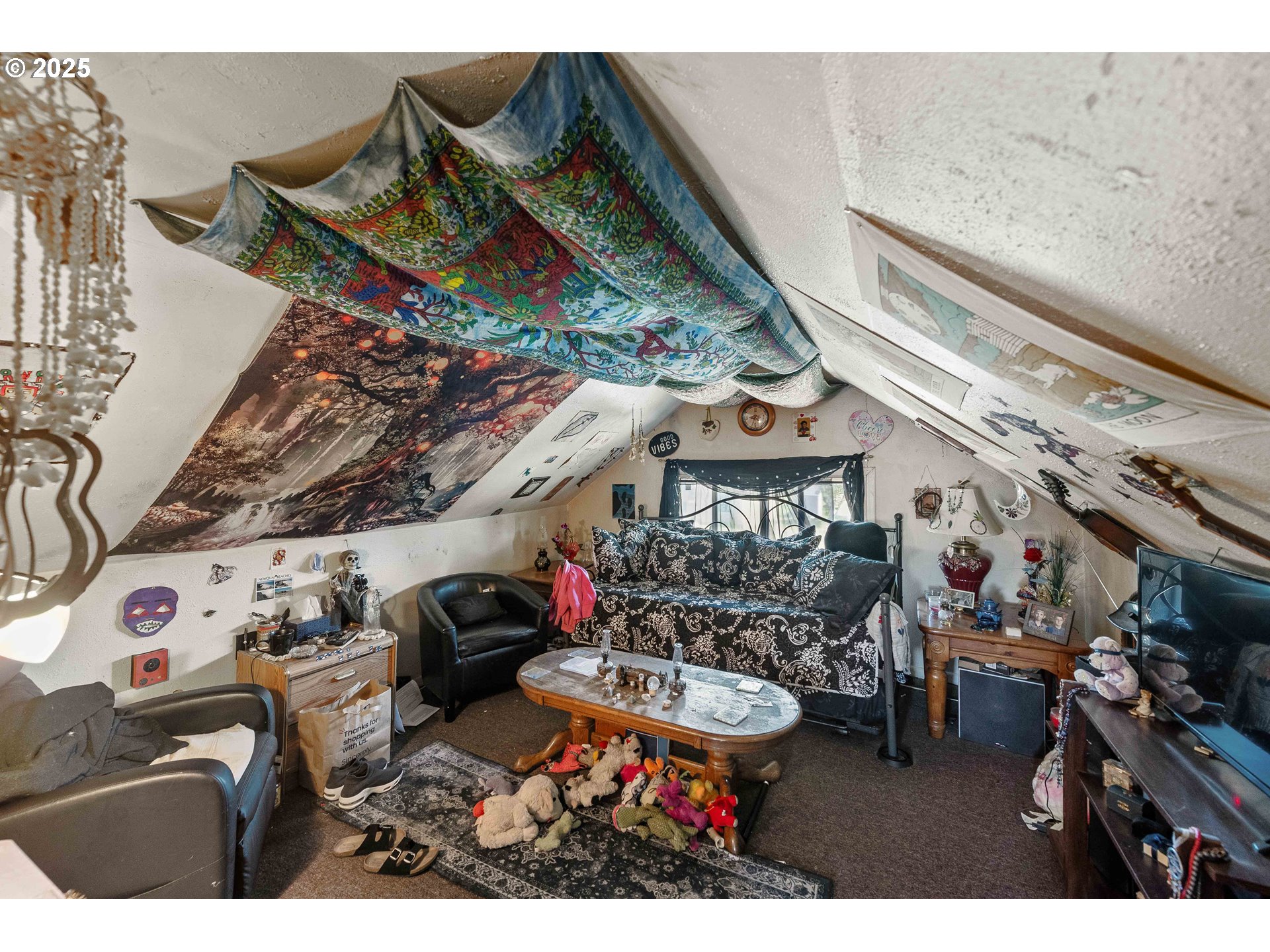 1902 Monroe Street North Bend, OR 97459 - Photo 16 of 48 a view of a chairs and table in a patio