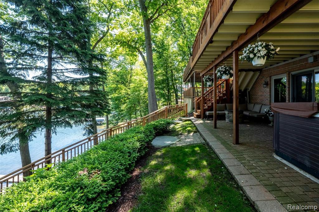 1705 Ridge Road White Lake, MI 48383 - Photo 47 of 53