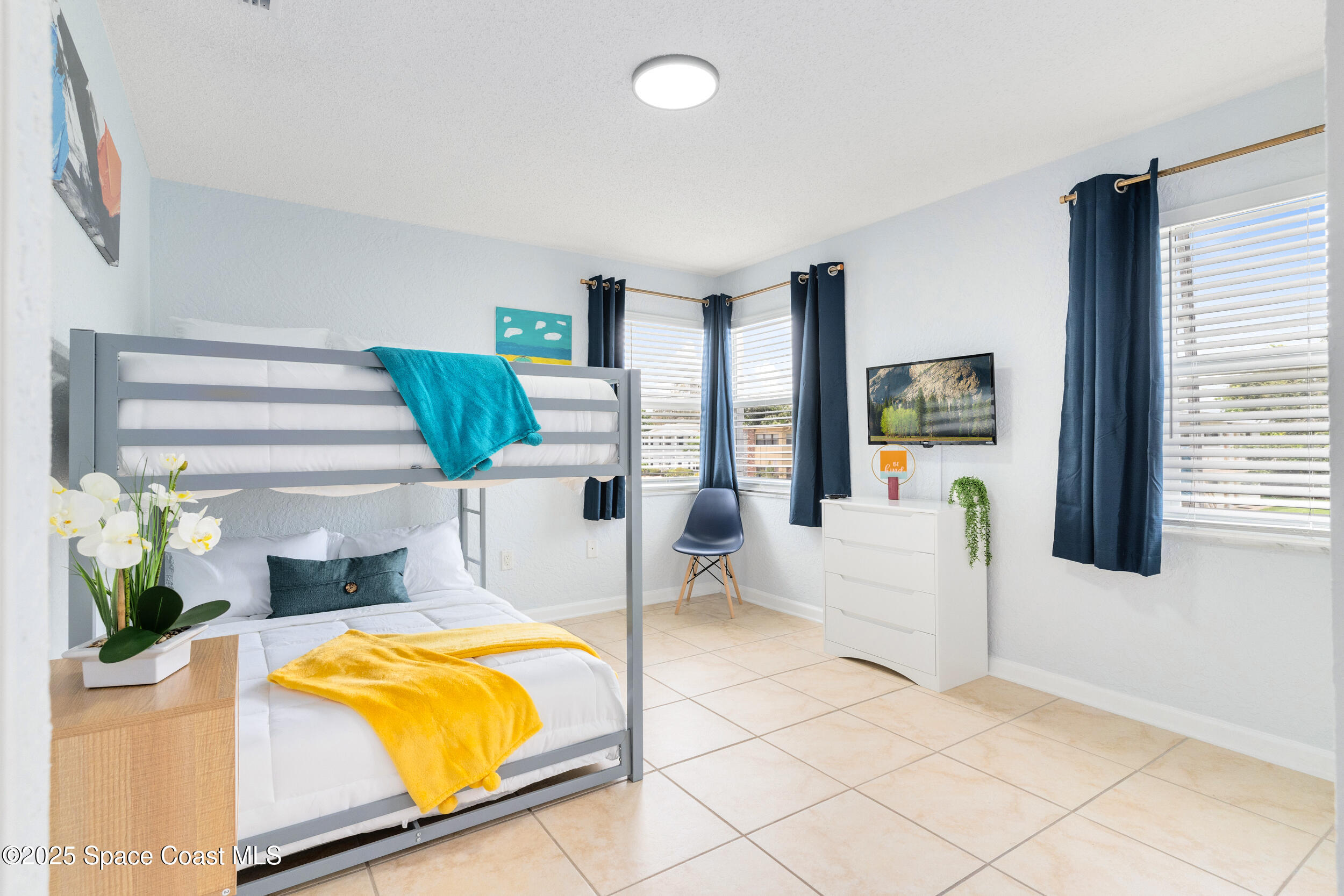 1029 Park Drive, Unit 32 Indian Harbour Beach, FL 32937 - Photo 19 of 35 a living room with a couch