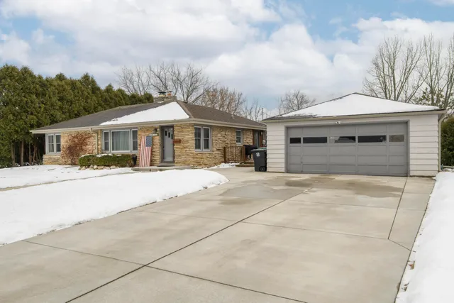 $360,000 | N87W15675 Belleview Boulevard, Menomonee Falls, WI 53051