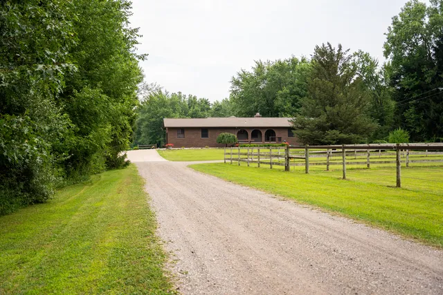 $1,555,000 | 10133 West Allen Road, Fowlerville, MI 48836