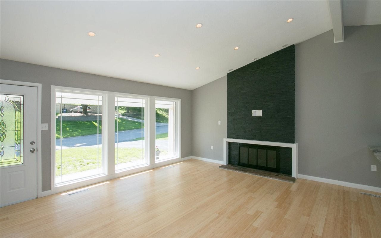 341 Indiandale Road Southeast Cedar Rapids, IA 52403 - Photo 2 of 10 Gallery Image 2