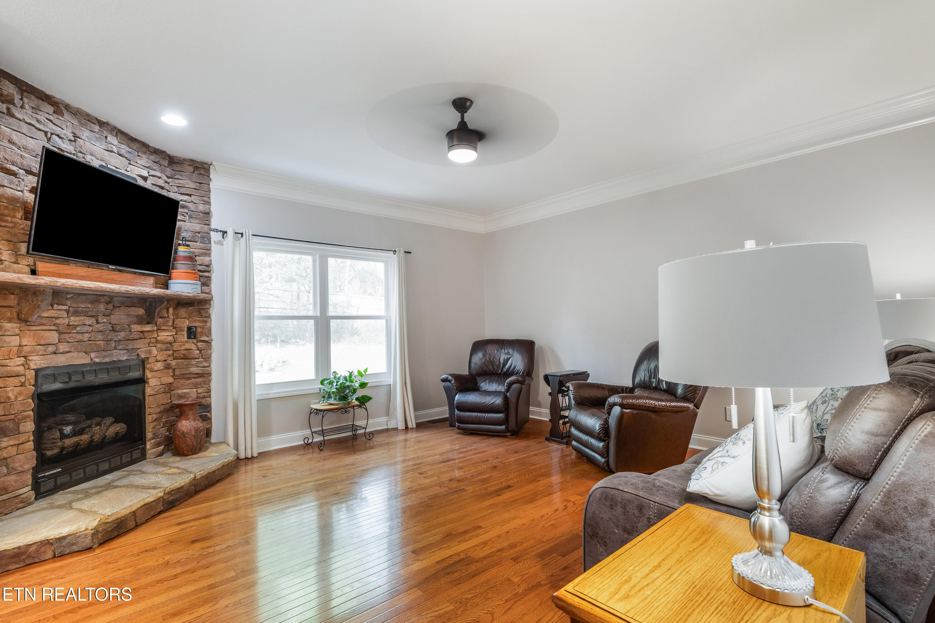 8016 Walker Road Knoxville, TN 37938 - Photo 11 of 37 8016_walker_rd_0082