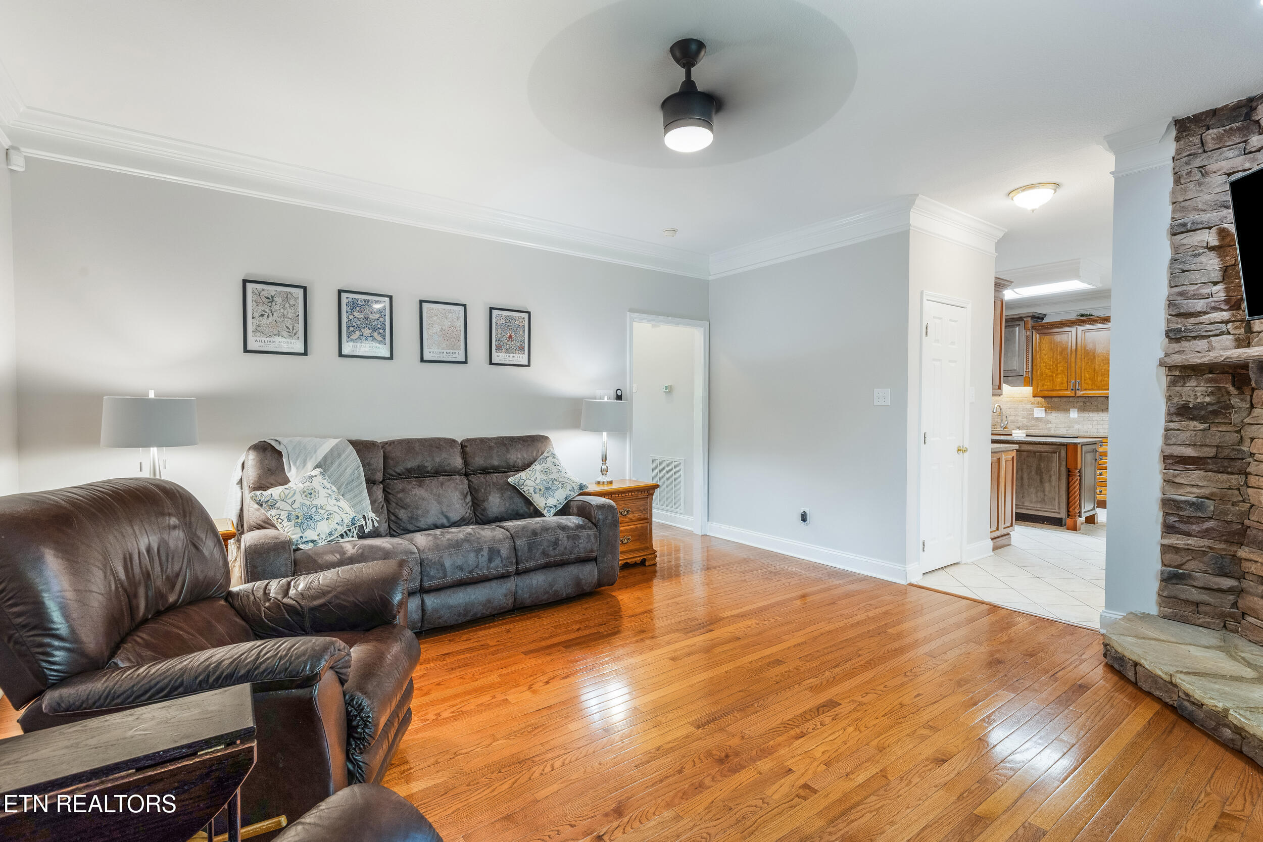 8016 Walker Road Knoxville, TN 37938 - Photo 12 of 37 8016_walker_rd_0085