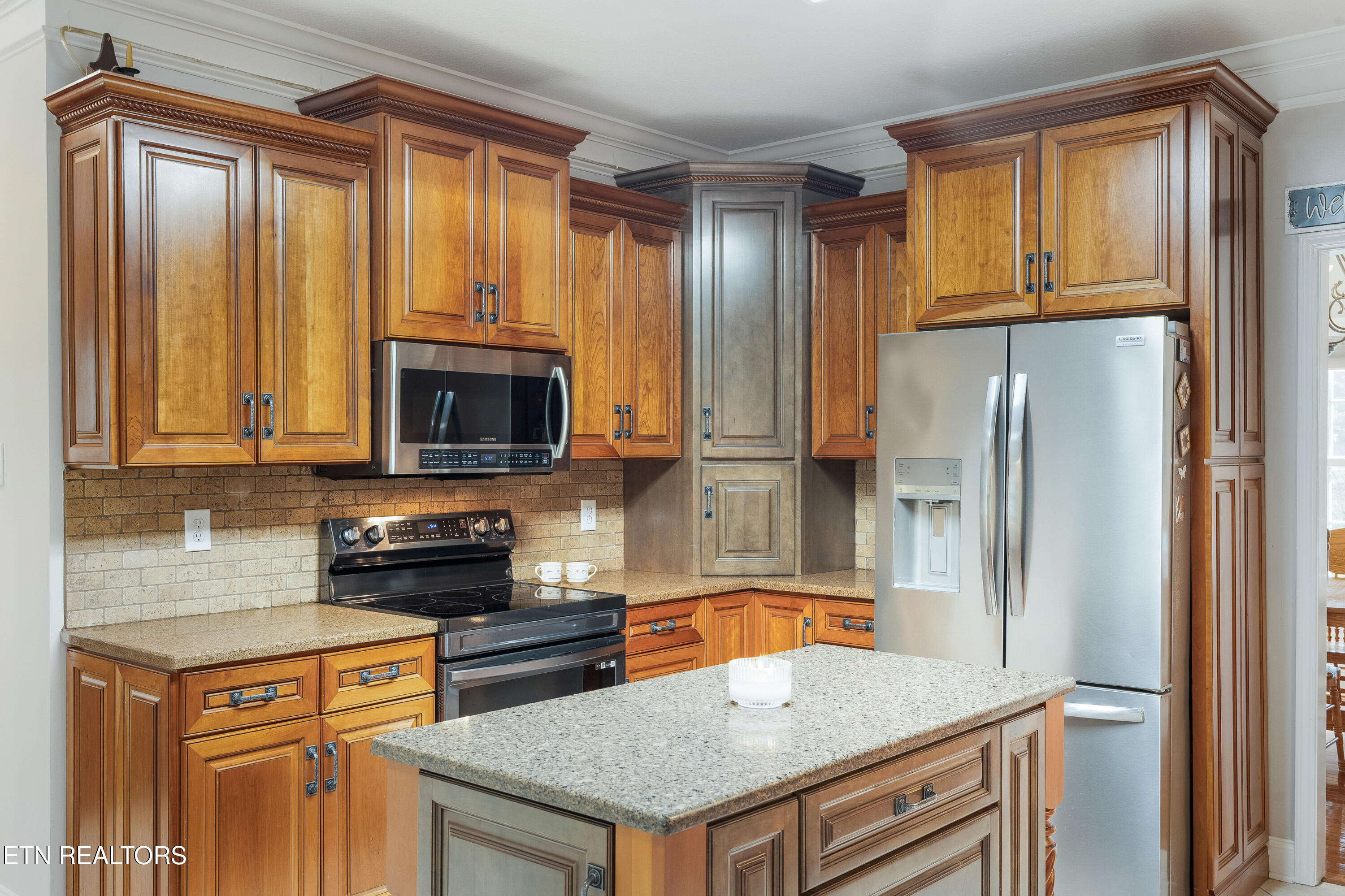 8016 Walker Road Knoxville, TN 37938 - Photo 14 of 37 8016_walker_rd_0100