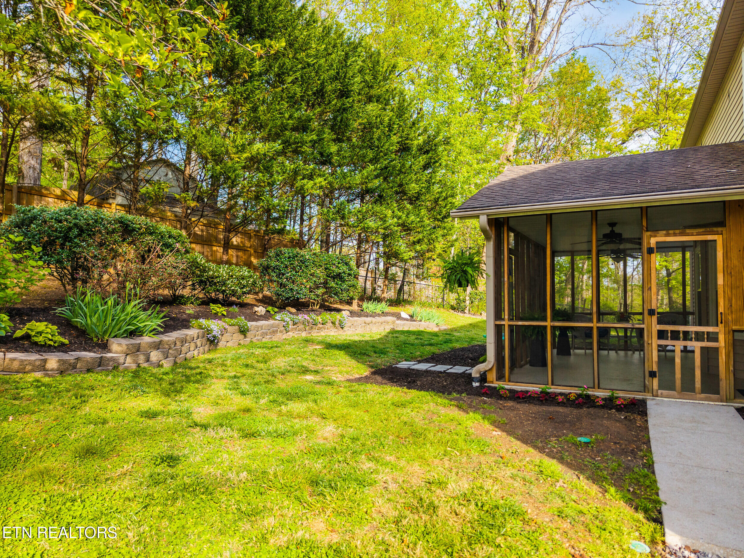 8016 Walker Road Knoxville, TN 37938 - Photo 18 of 37 8016_walker_rd_0025