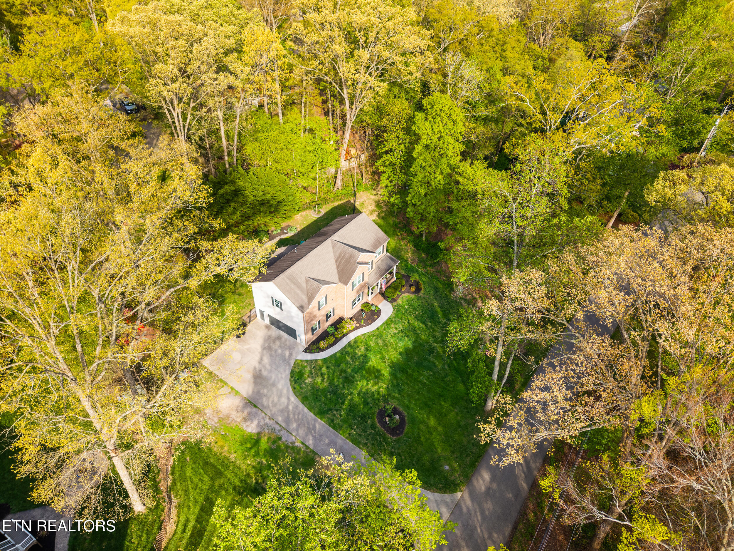 8016 Walker Road Knoxville, TN 37938 - Photo 2 of 37 8016_walker_rd_0043