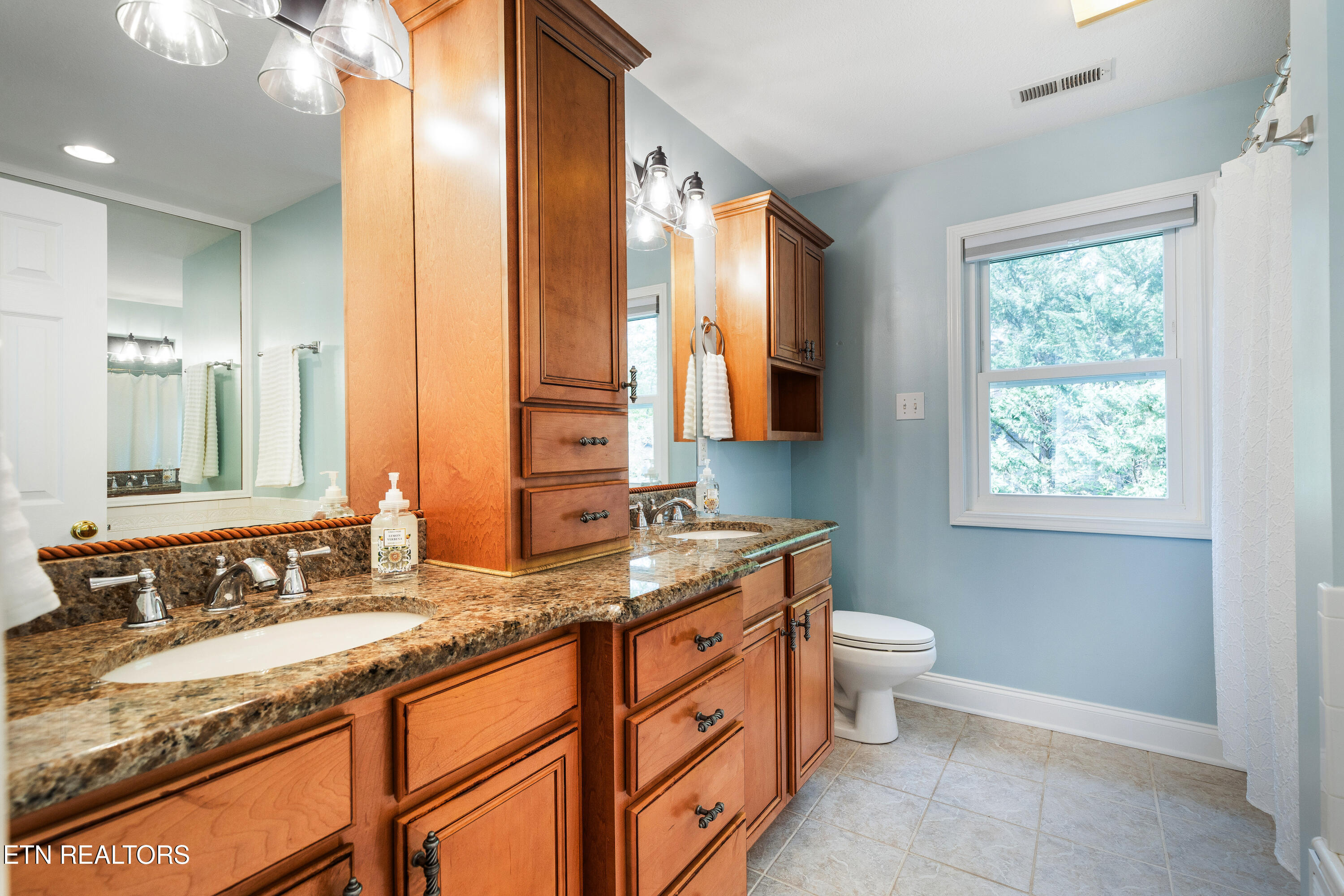 8016 Walker Road Knoxville, TN 37938 - Photo 23 of 37 8016_walker_rd_0127