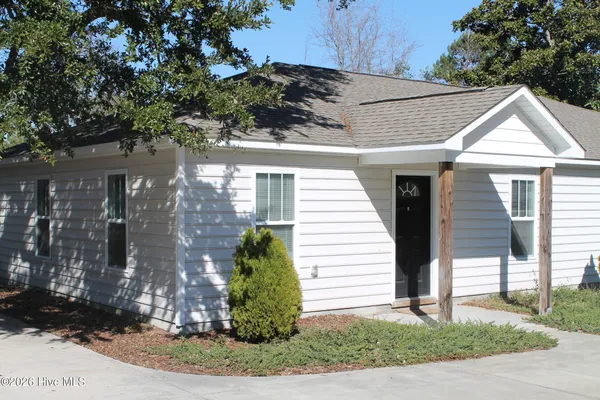 $1,600 | 300 Williams Store Road, Unit B, Hampstead, NC 28443