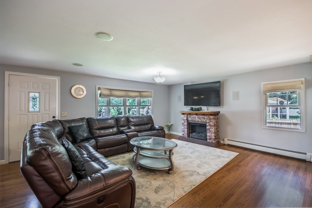 61 Gourley Road Springfield, MA 01129 - Photo 8 of 24 Gallery Image 8