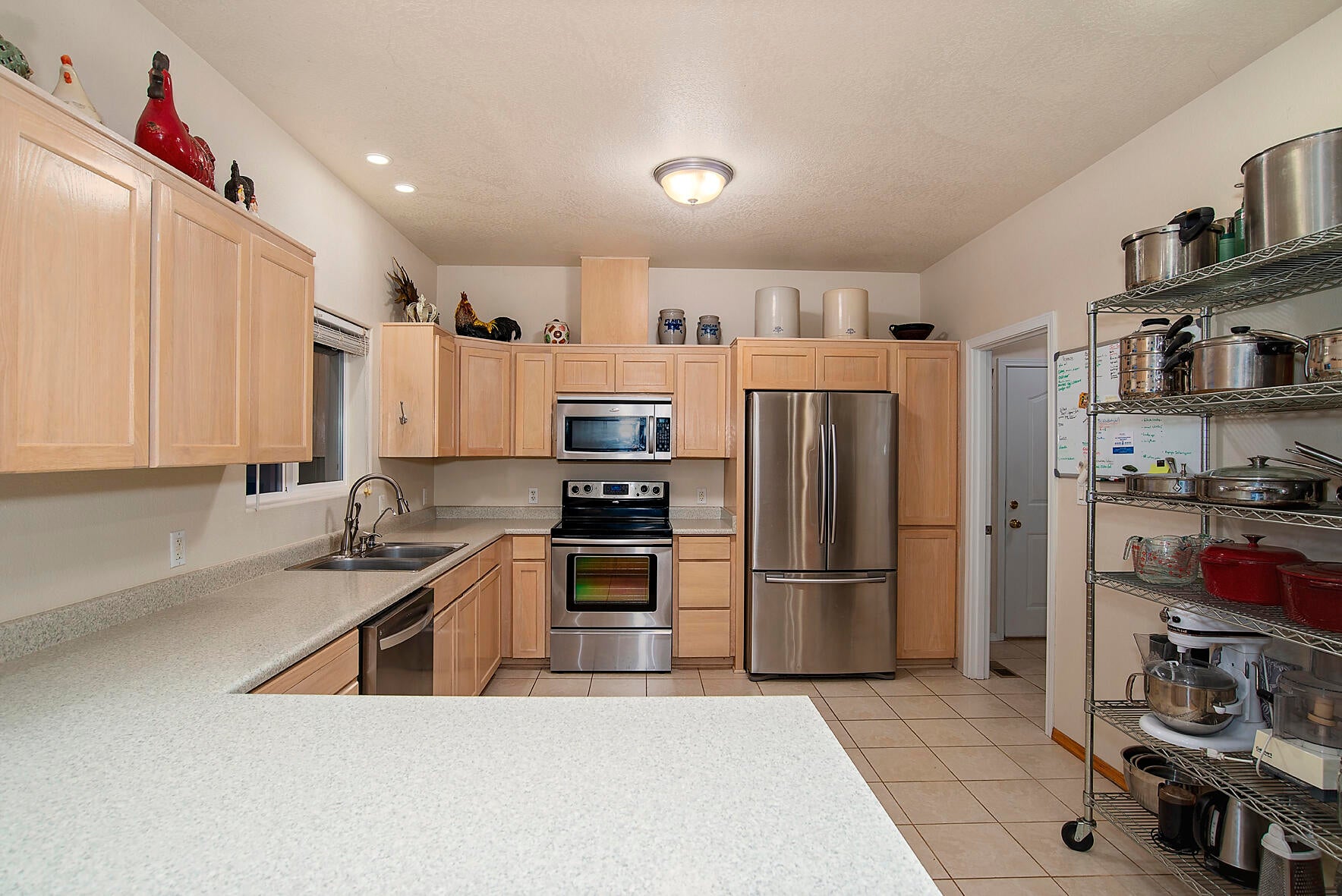 646 Raven Road Central Point, OR 97502 - Photo 39 of 74 Kitchen