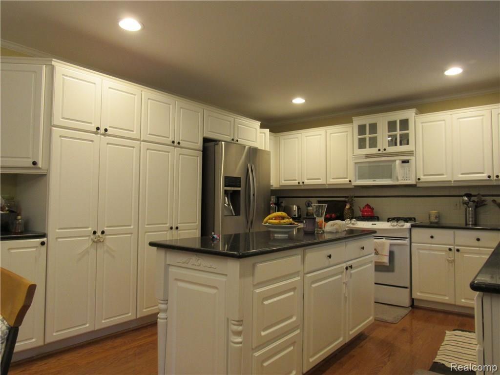 3853 Beechcrest Road Rochester Hills, MI 48309 - Photo 16 of 55