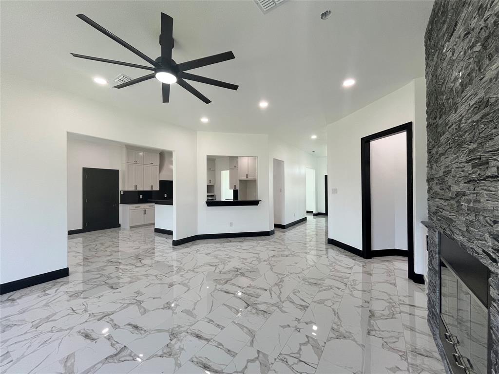 127 Valley Meadows Drive Springtown, TX 76082 - Photo 9 of 32