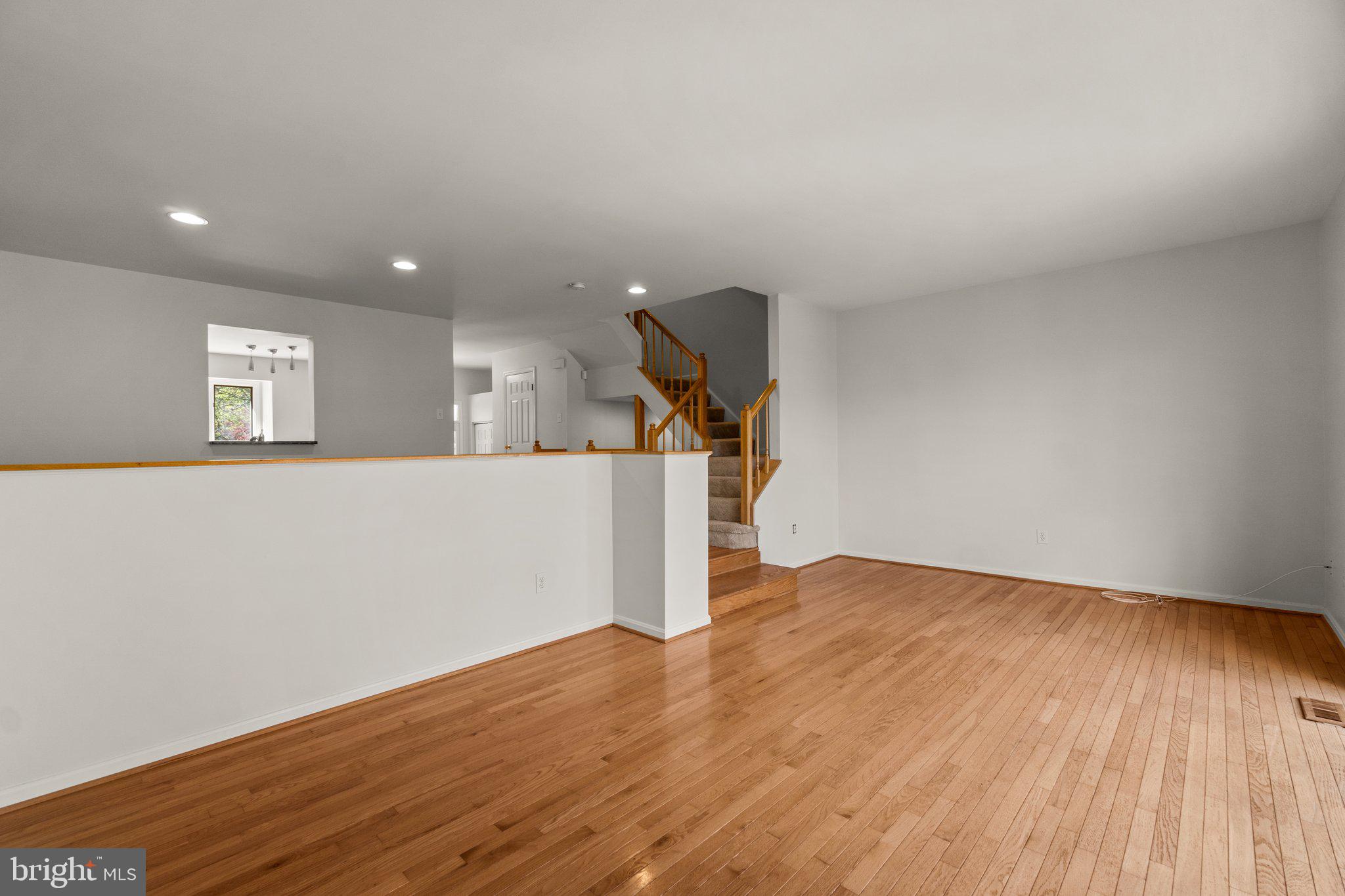 5269 Columbia Road, Unit 4 89 Columbia, MD 21044 - Photo 5 of 50 Living Room