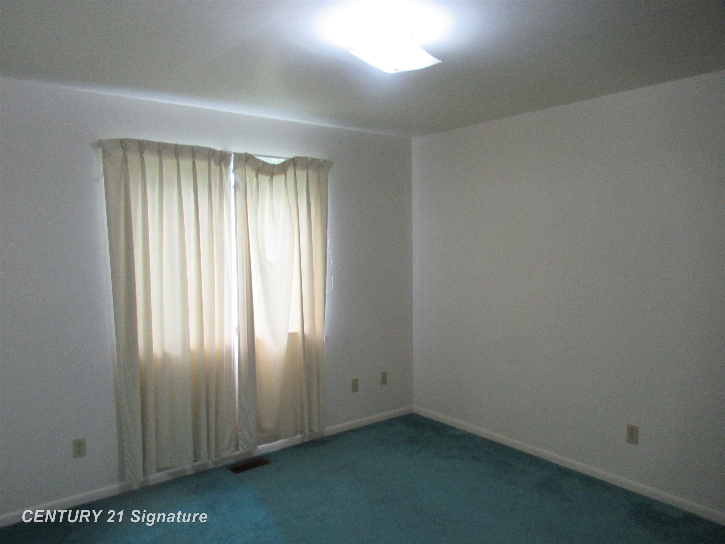 4330 Sheridan Road Flushing, MI 48433 - Photo 9 of 23 50153510-5903d9c8-1e11-4b54-8367-7b797558cfdc.JPG