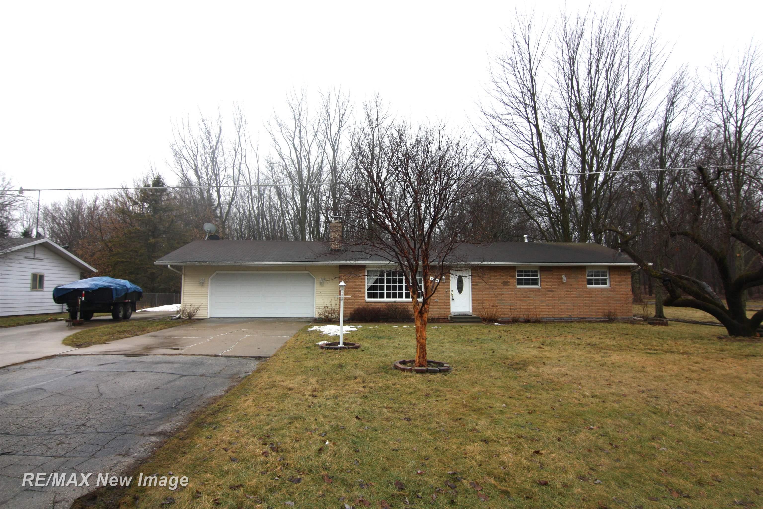 12495 Frost Road Hemlock, MI 48626 - Photo 1 of 28