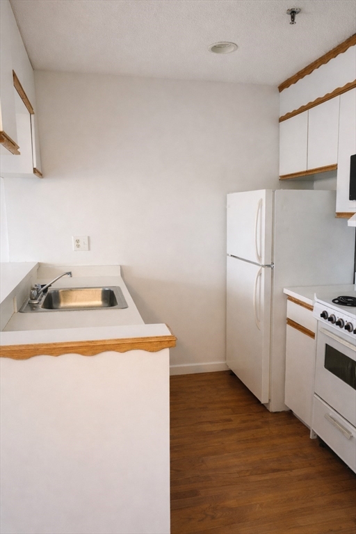 133 Commander Shea Boulevard, Unit 709 Quincy, MA 02171 - Photo 5 of 16