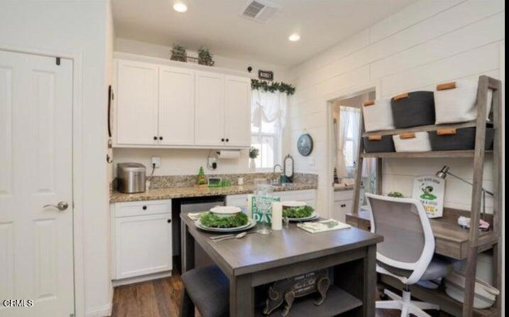 3431 North Oxnard Boulevard, Unit B Oxnard, CA 93036 - Photo 11 of 15 a view of a dining room with furniture
