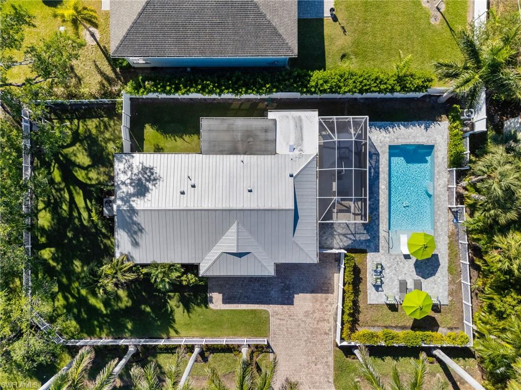 a view of entryway and hall