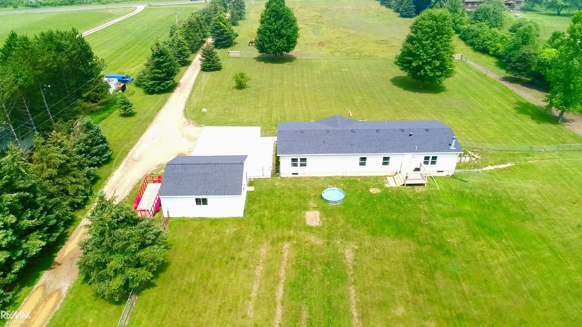 4377 Genesee Road Lapeer, MI 48446 - Photo 23 of 45 50113228-22.JPG