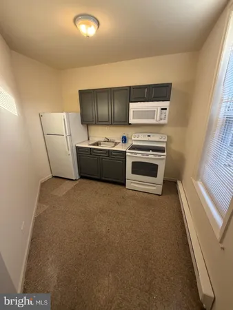 $1,000 | 1103 Lindley Avenue, Unit 2F, Philadelphia, PA 19141