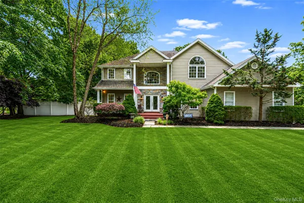 $999,999 | 17 Esplanade Drive, Patchogue, NY 11772