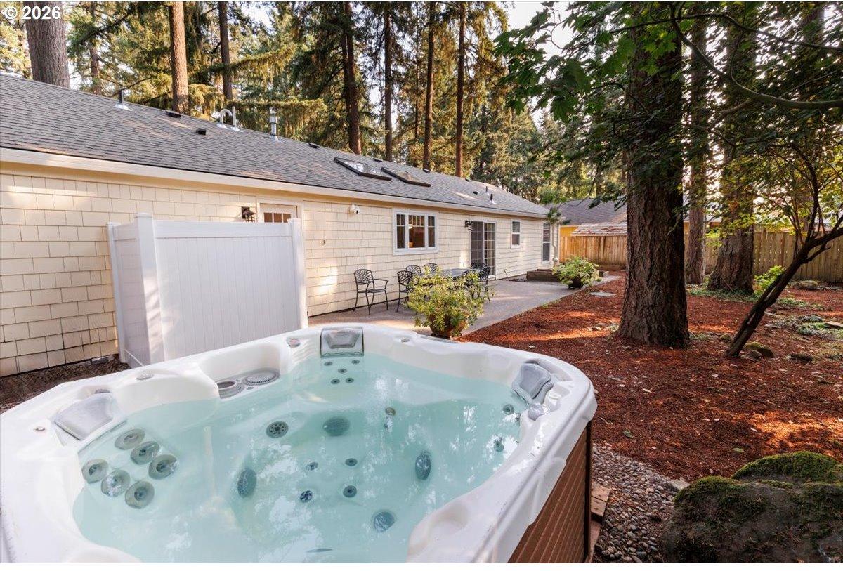 5272 Southwest Tree Street Lake Oswego, OR 97035 - Photo 17 of 34 Hot Tub
