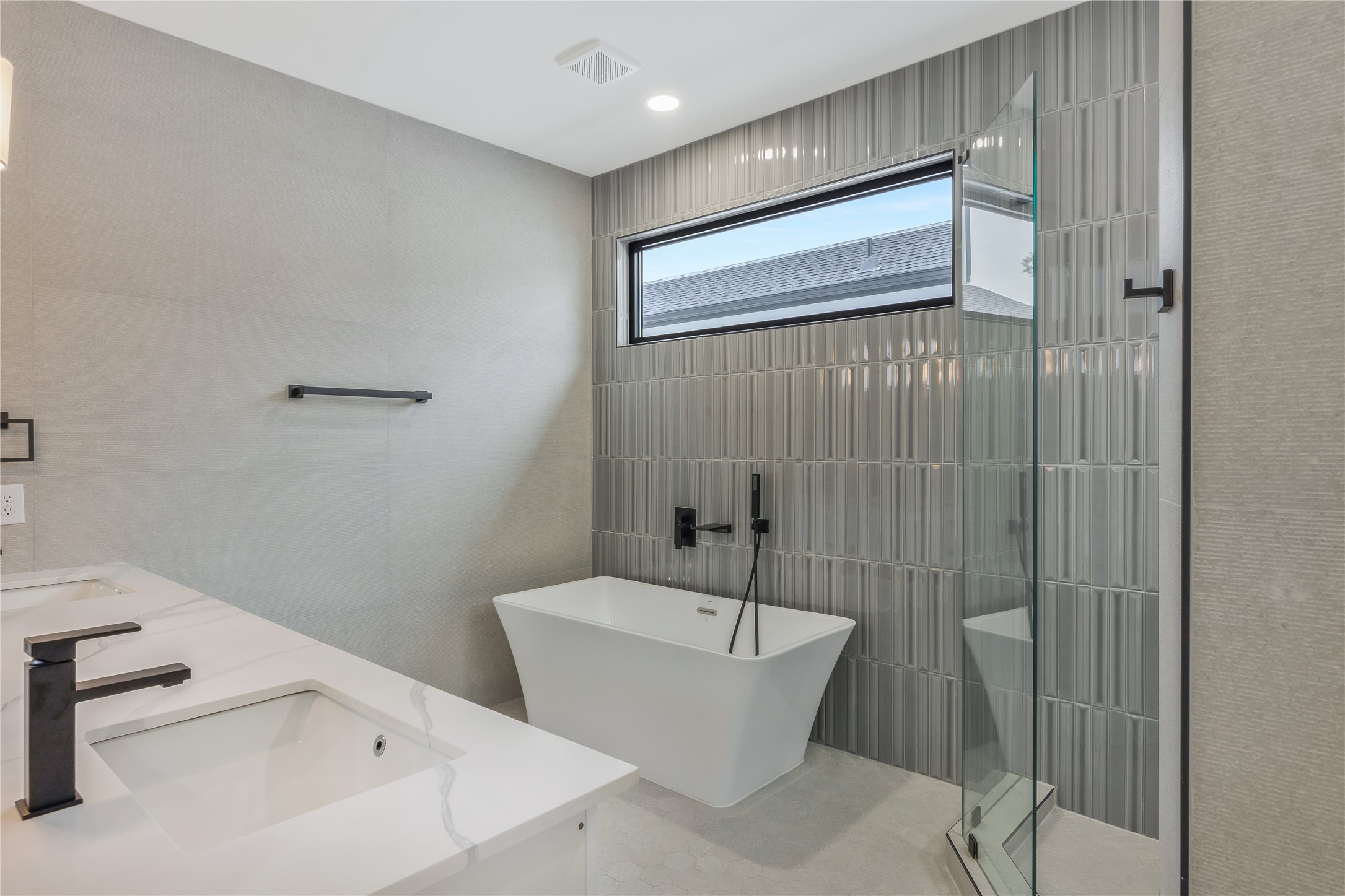 2235 Blalock Road Houston, TX 77080 - Photo 22 of 33 a bathroom with a bathtub and shower