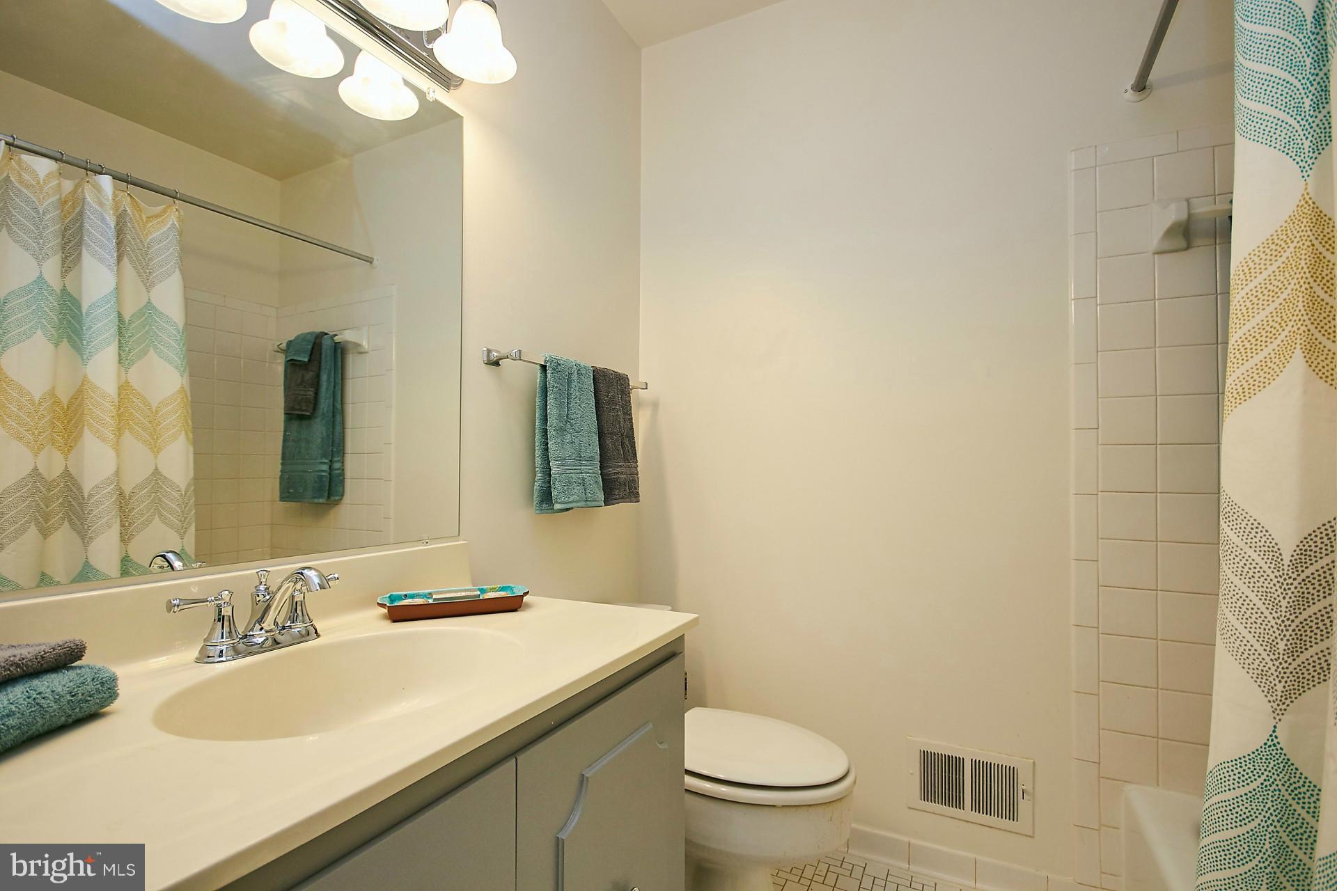 7052 Leestone Street Springfield, VA 22151 - Photo 18 of 30 Hall Bath