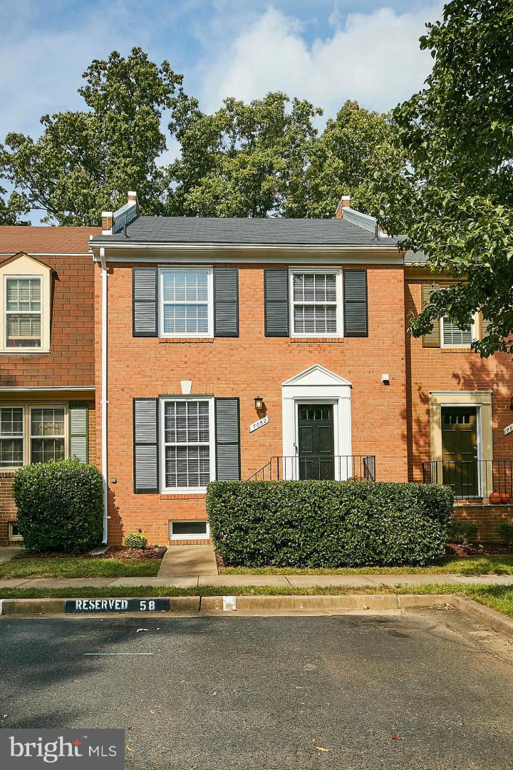 7052 Leestone Street Springfield, VA 22151 - Photo 3 of 30 Exterior (Front)