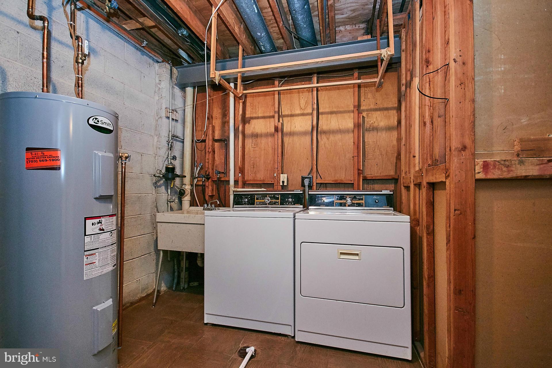 7052 Leestone Street Springfield, VA 22151 - Photo 25 of 30 Utility/Laundry Room