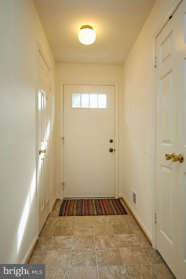 7052 Leestone Street Springfield, VA 22151 - Photo 4 of 30 Entry Hall